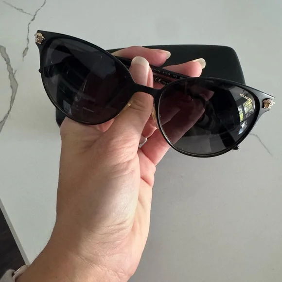 Versace Elegant Black Sunglasses display picture 1